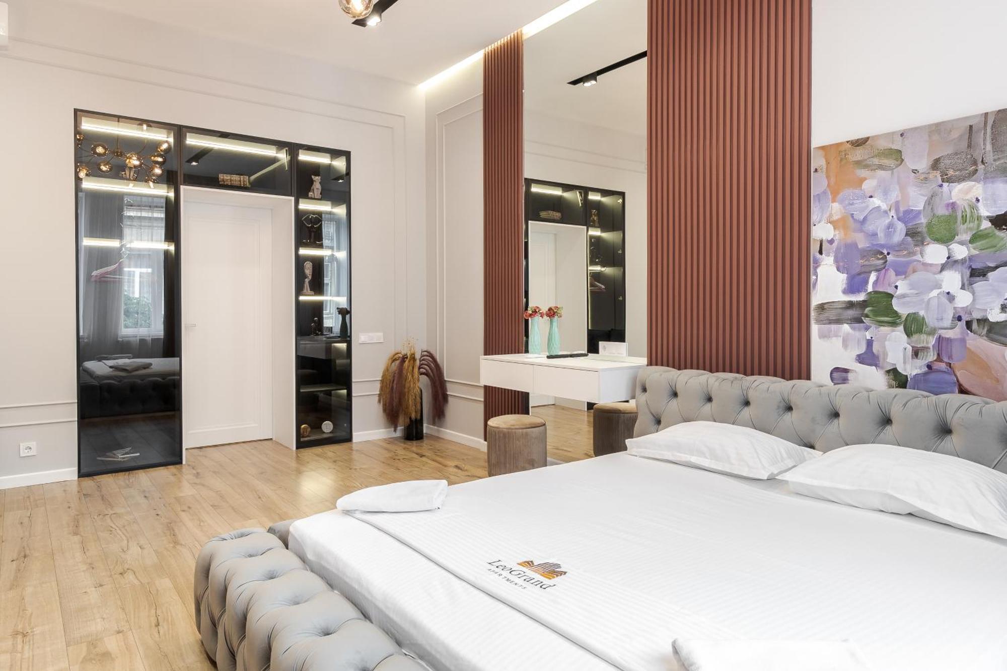 Leogrand Apartments On Leontovycha 17 Lviv Exterior photo