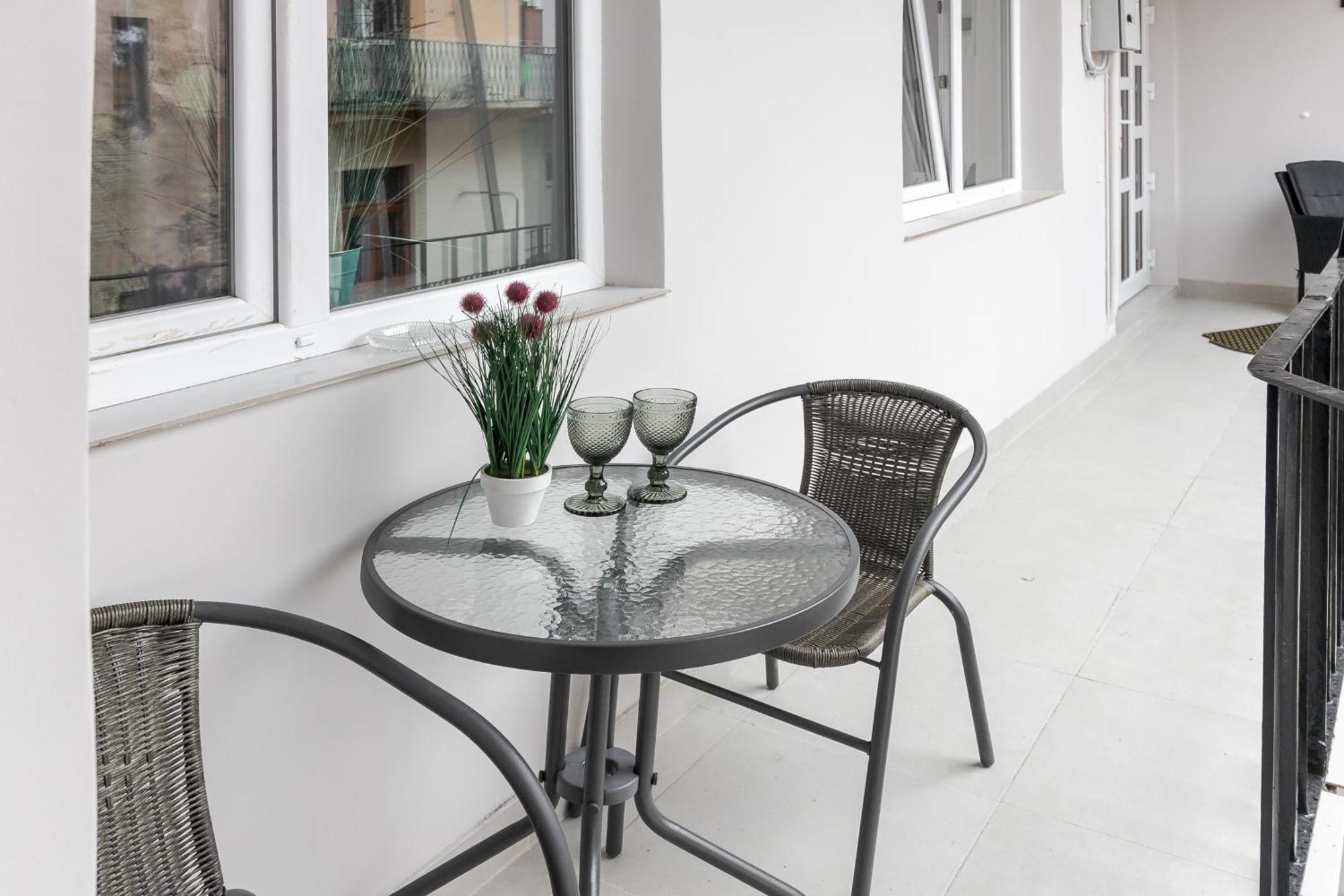Leogrand Apartments On Leontovycha 17 Lviv Exterior photo